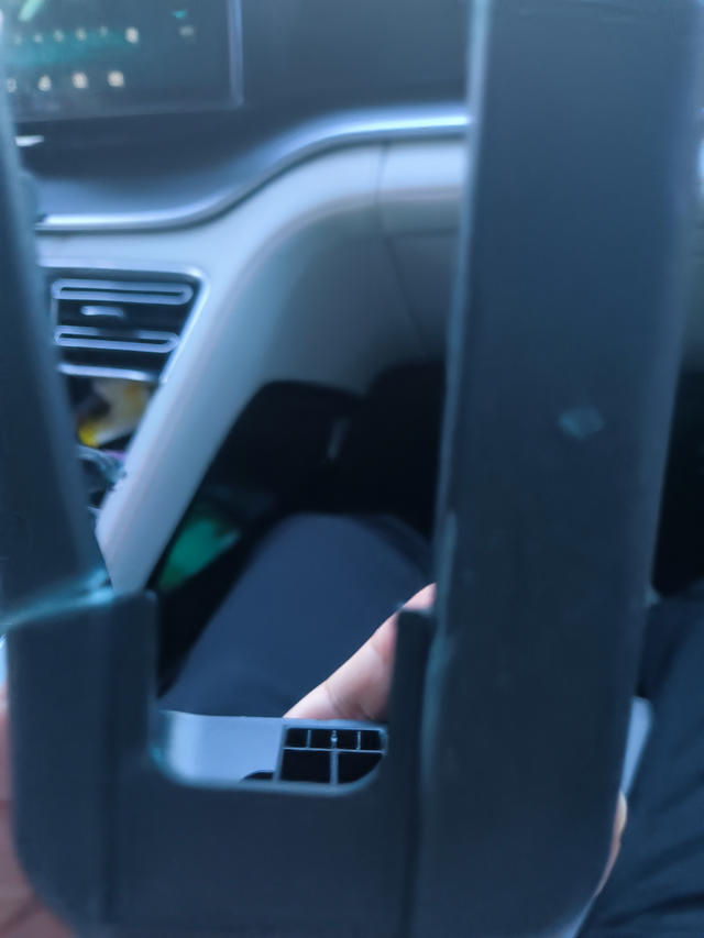 开着开着就掉出来了比亚迪质量确实不行