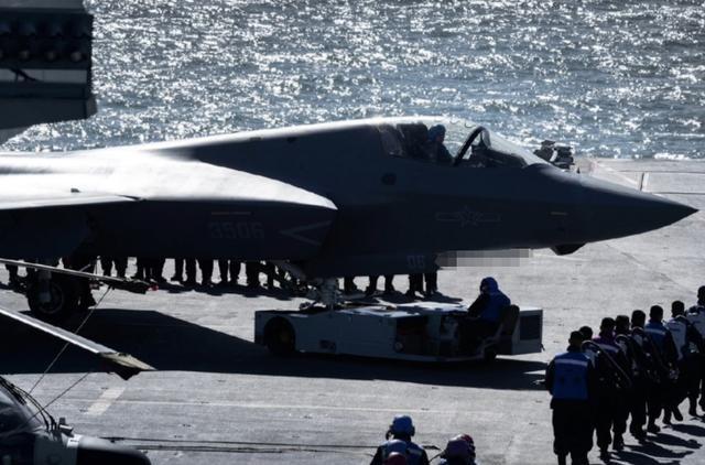 全世界公认的军事实力第一是美国，俄罗斯第二，中国第三，不过经过93阅兵和福建舰弹