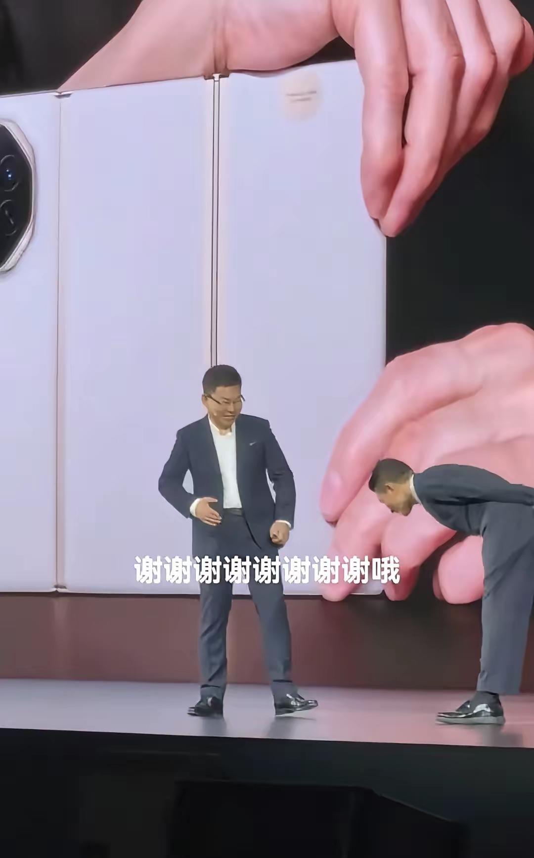 如果这是刘德华的20岁我会觉得刘德华鞠躬很装但是他现在已经63岁了岁了，我觉