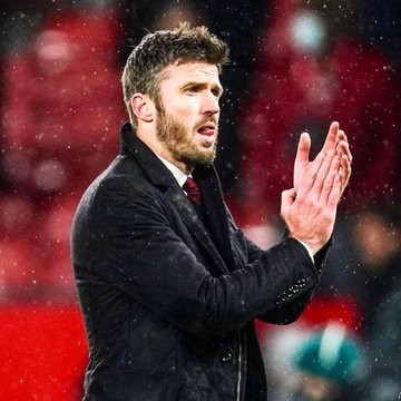 当卡里克接手球队时，曼联排名第七，落后阿斯顿维拉11分。七轮过后与维拉同分，排名