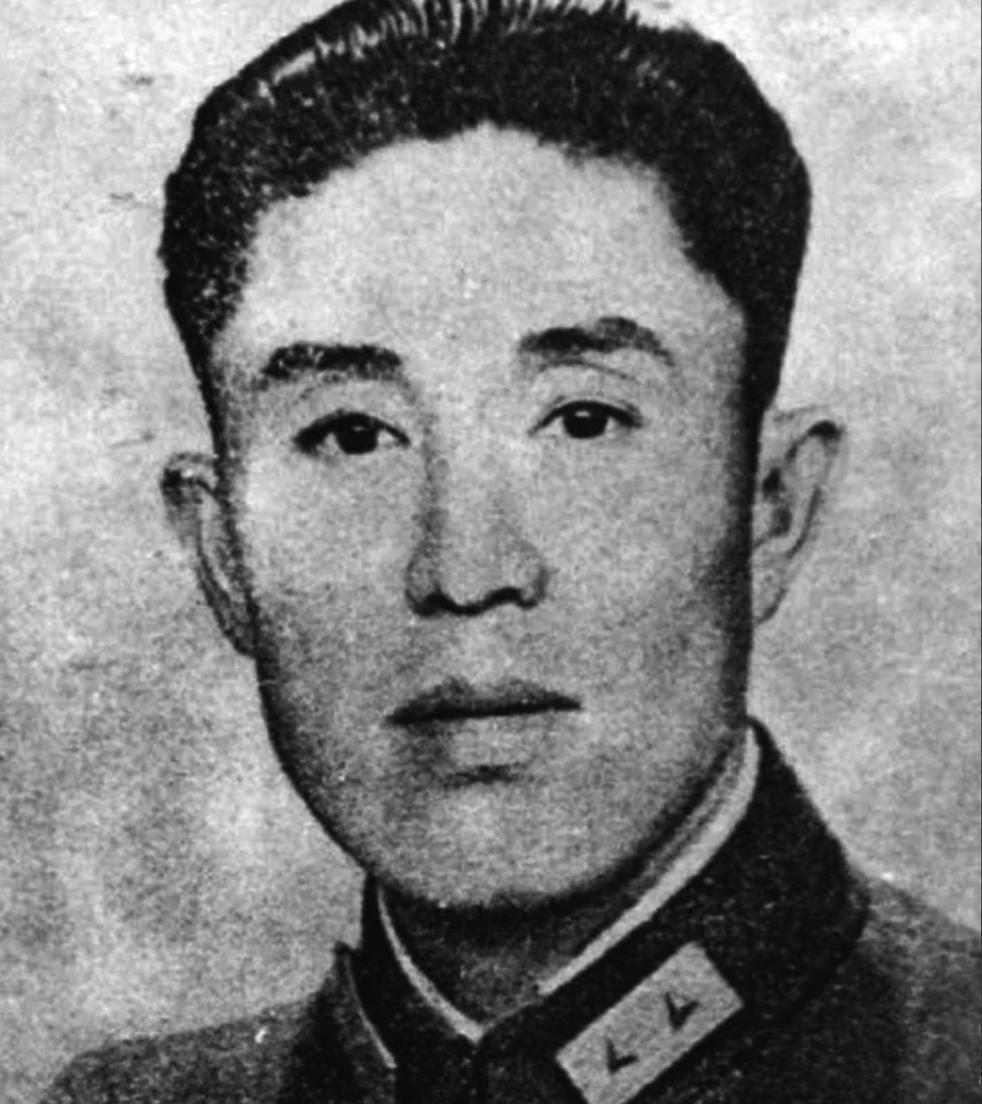 1983年，郑洞国的前妻托人带话，想复婚。郑洞国的子孙都同意，但郑洞国却摇了头，