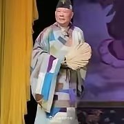 郭德纲演出时改编老歌歌词这个事儿，用他自己曾经经常说的一句话就能总结。说相声的时