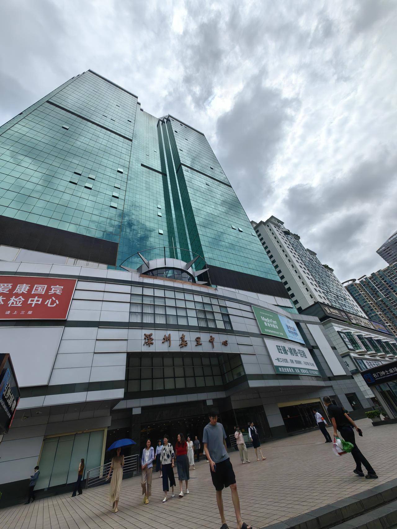一说深圳买正现金流的房子，都往龙岗坪山跑。其实有个老区被严重低估——罗湖。为