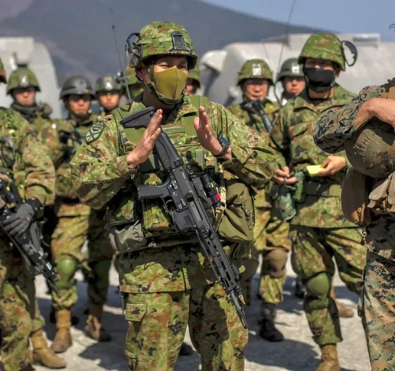 乌军总司令西尔斯基曾公开表态：“乌军已做好失去美国援助的准备，如果外交失败，乌军