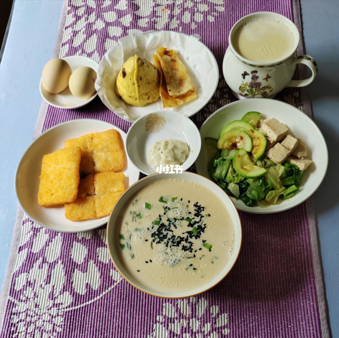 两个老年人的早餐