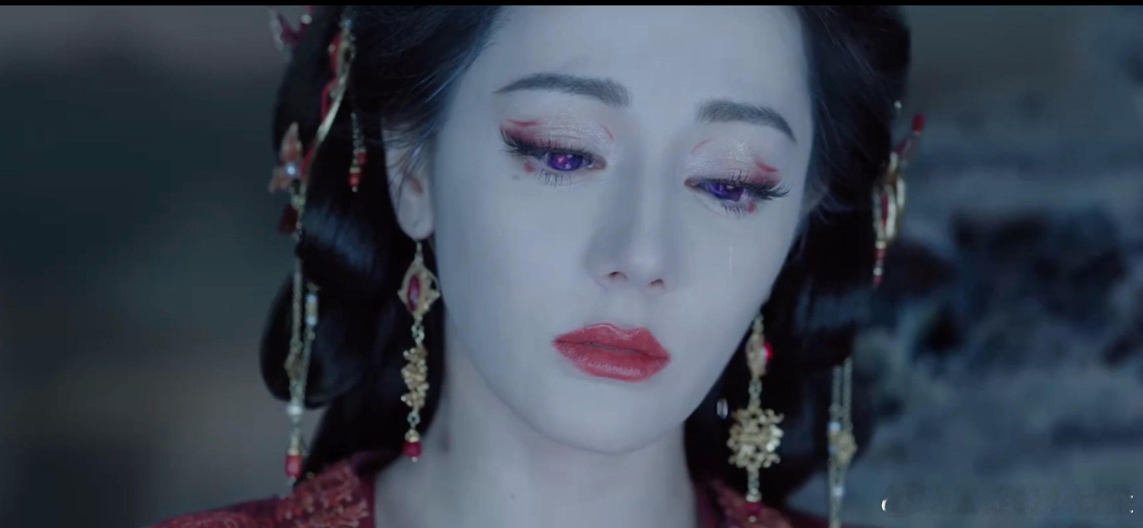 给你们讲个搞笑的，热巴白日提灯大结局这场生离死别的哭戏，导演秦榛在经历了切远景、