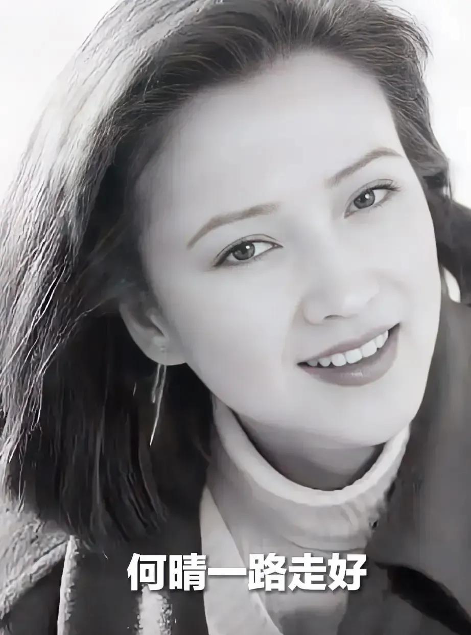 何晴走了，消息是张山在剧组群里先说的，一句“我们再也见不到她了”，截图一传，全网