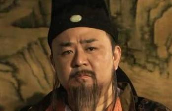 705年，武则天刚睡着，八十岁的张柬之就领着羽林军把她的寝宫围成铁桶。武则天被