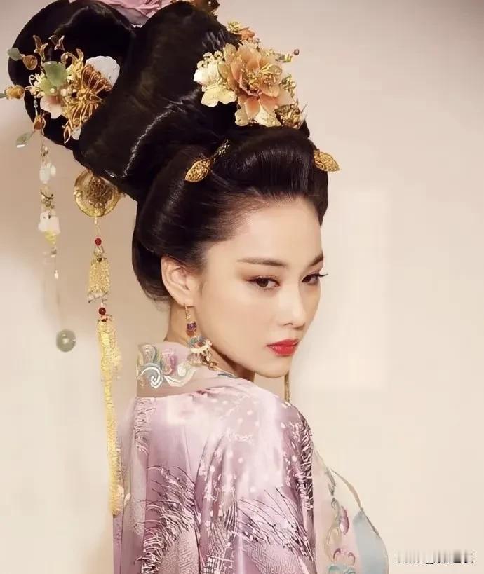 李治使命就是处理几大门阀世家，前期他宠萧淑妃就是希望她站自己，一起打掉霸权的世家