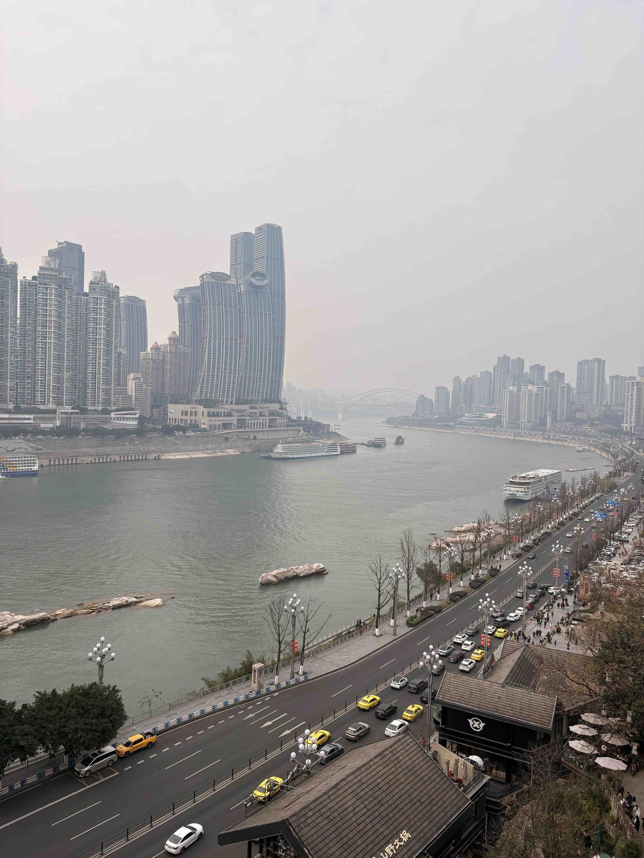 朋友圈里面398个好友，18个群，说一说今天大年初一大家的动态。1，群发了拜