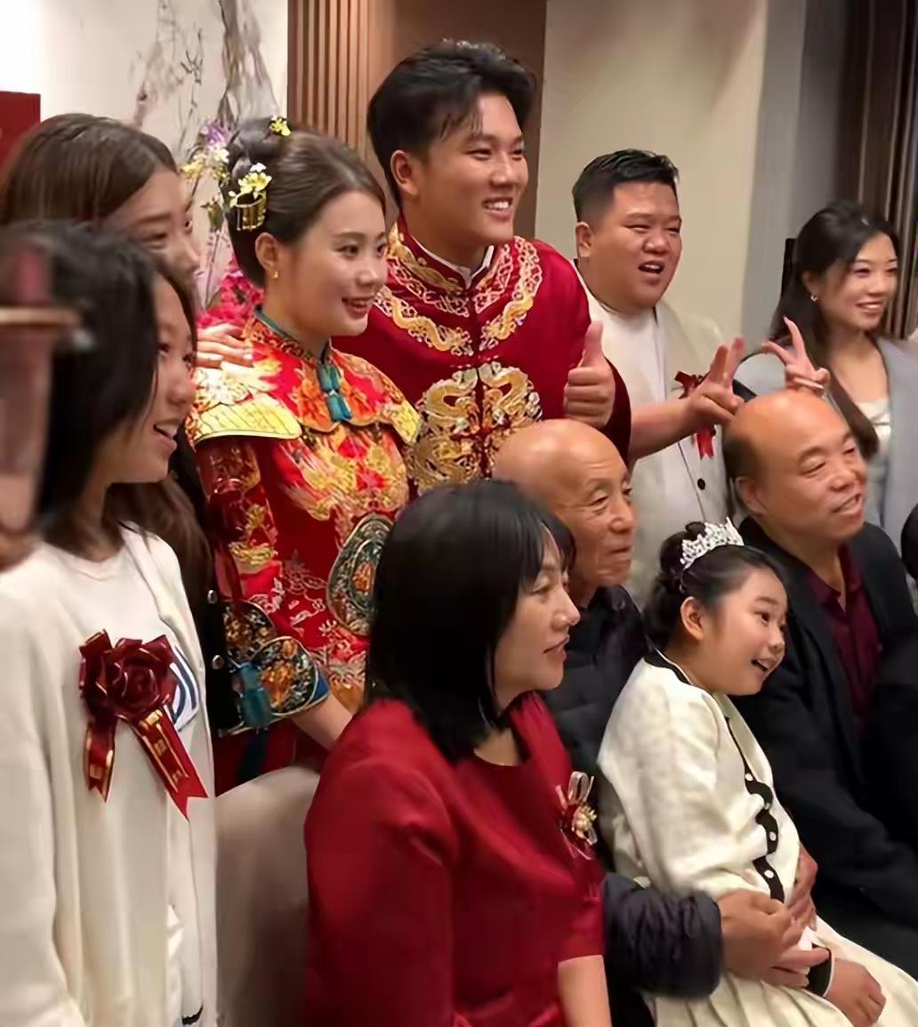 原来一切早有预兆解清帅爸爸发了一则讣告，告诉大家解清帅奶奶去世了，他奶奶是等