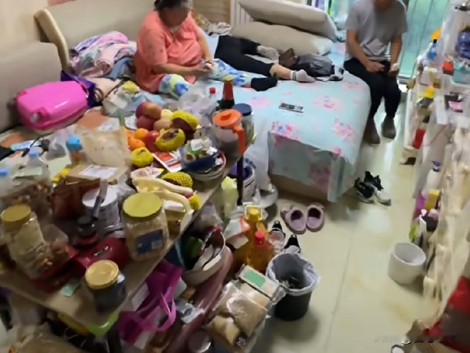 一个亲戚的女儿结婚后，本来想着一心一意好好过日子，结果婆婆把家里搞成这样子。不