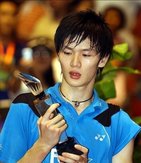 42岁世界冠军鲍春来，至今未婚。他心里，还装着那个泳坛女神吗？2004年雅典