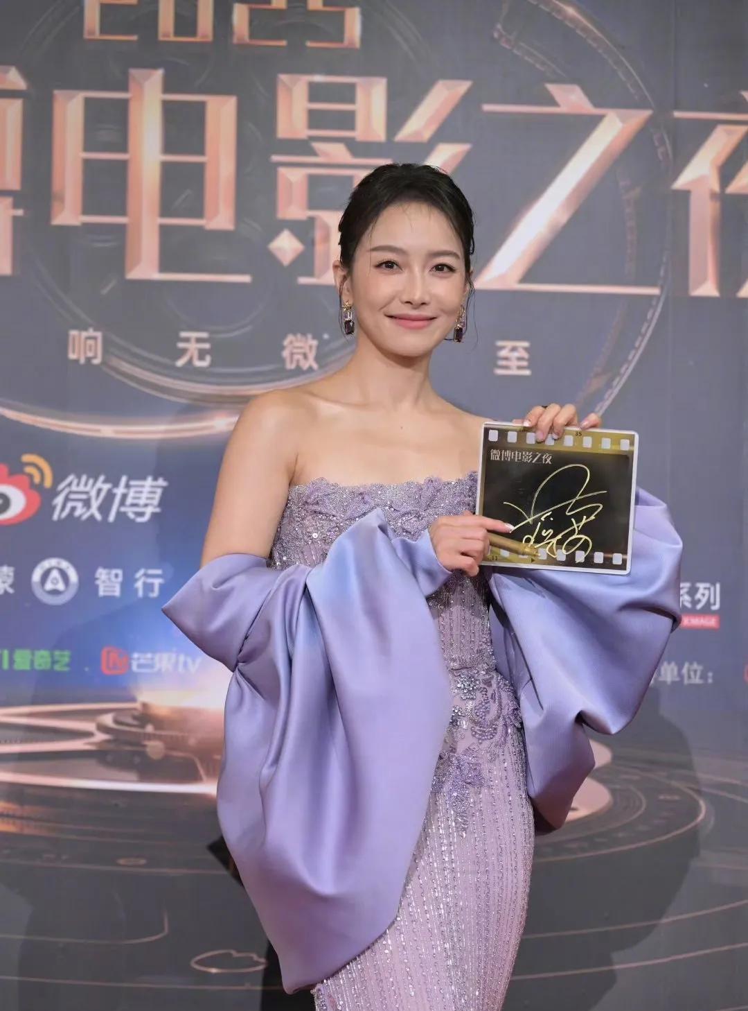 事实证明紫色真的显黑