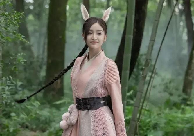 突然发现一个现象，但凡和肖战合作的女演员，要么存在感很低，要么被吐槽…稍微好