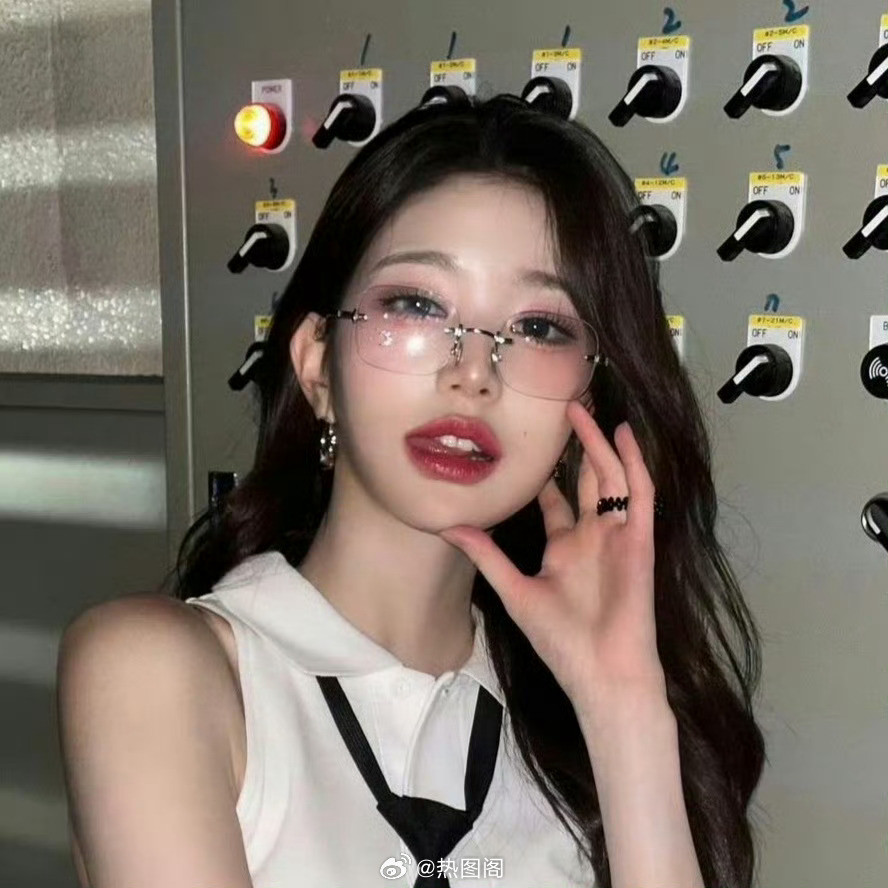 被小小酥张元英余霜阿姨同时盯着选谁做女朋友好呢？​​​