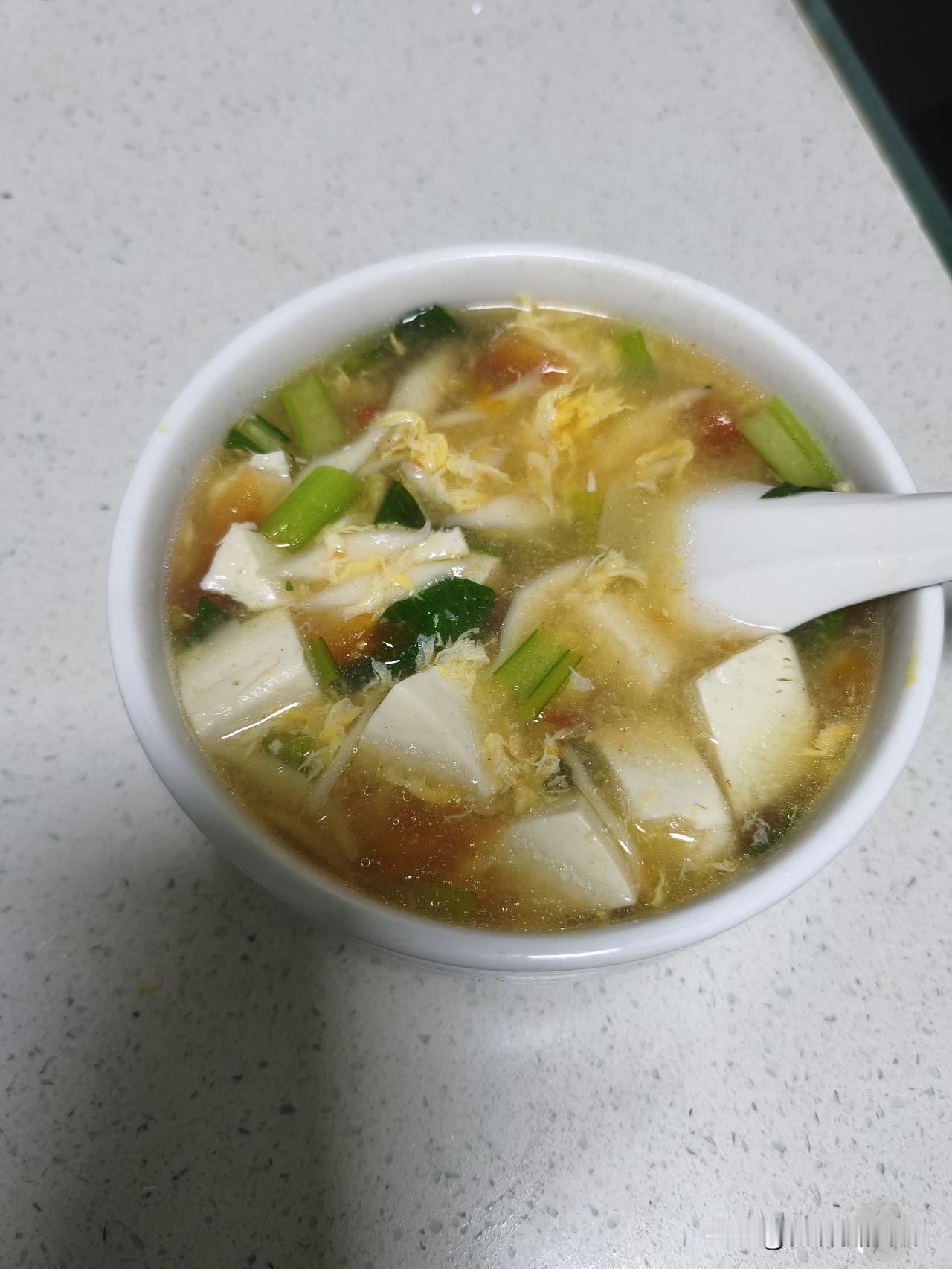 我是乌鲁木齐人，73年属牛的，今年53岁。今天早上6:40，闹铃一响我就一咕