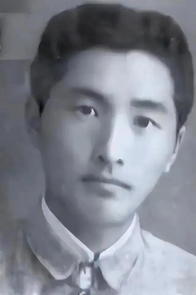 1988年，台湾老兵带着妻女回大陆看望原配妻子。然而，原配妻子见到他后，只是冷漠