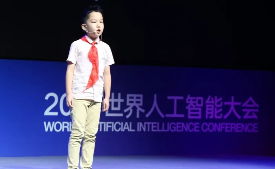 我们苦心培养多年的AI方面人才一再被美国🇺🇸以两亿年薪的价位挖走，从庞若鸣到