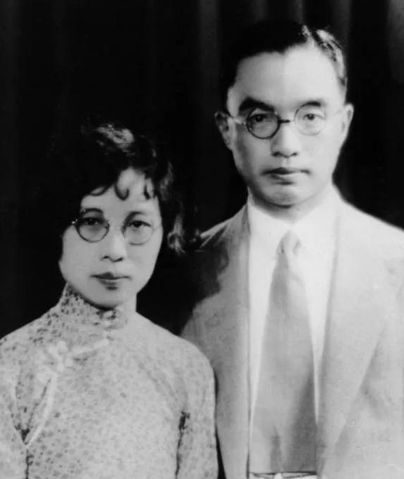 1929年，前妻去世不久，朱自清就对齐白石的弟子陈竹隐一见钟情，陈竹隐不愿意给他
