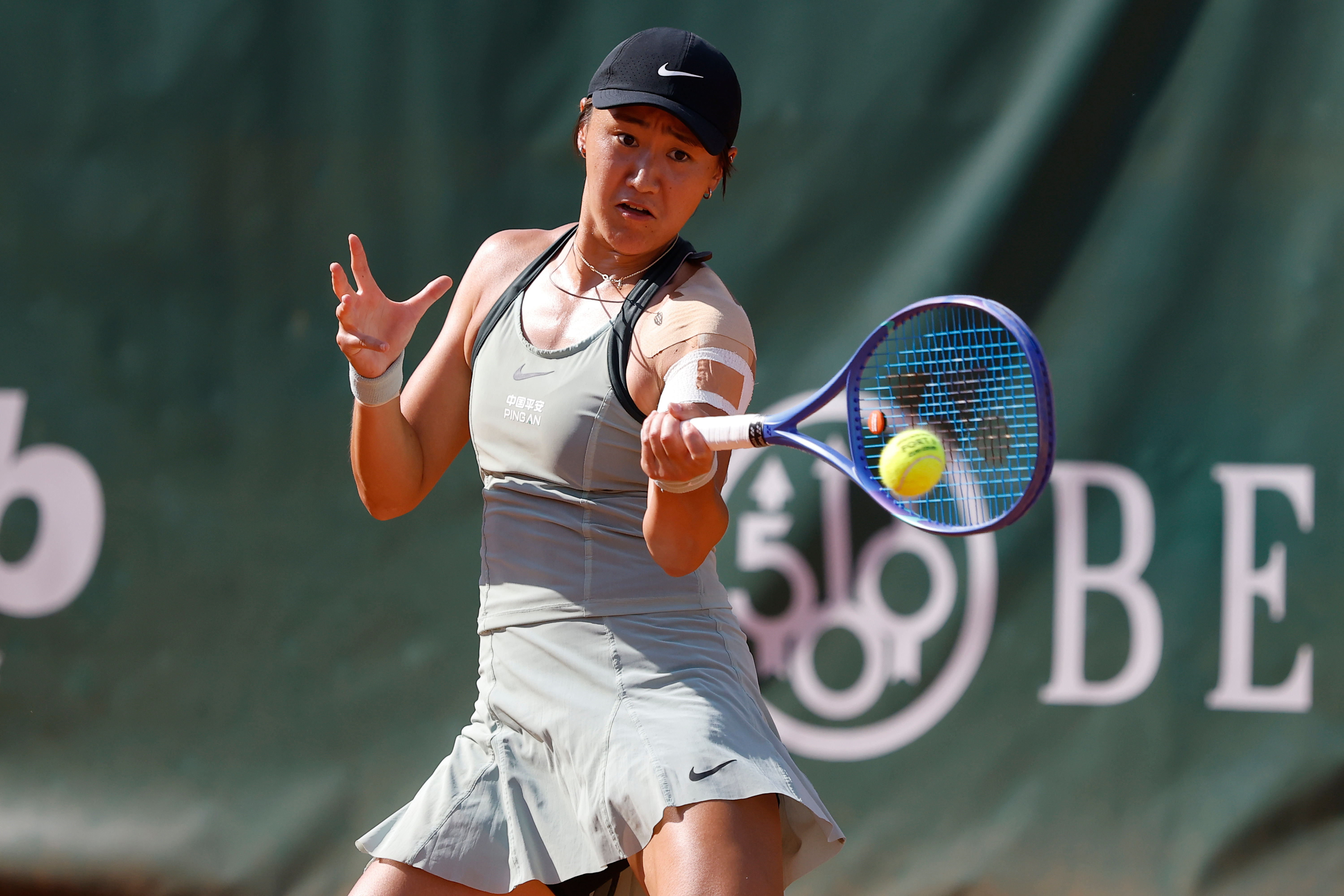 麦克纳莉险胜王曦雨！WTA250孟菲斯站首轮，6号种子麦克纳莉虽然错失两个发球胜