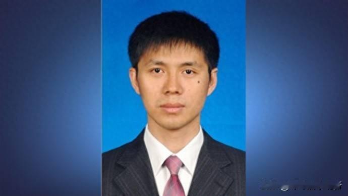 博士书记接管老城区，供热难题压上肩头，这个冬天能暖吗？黄晓伟是2025年9月