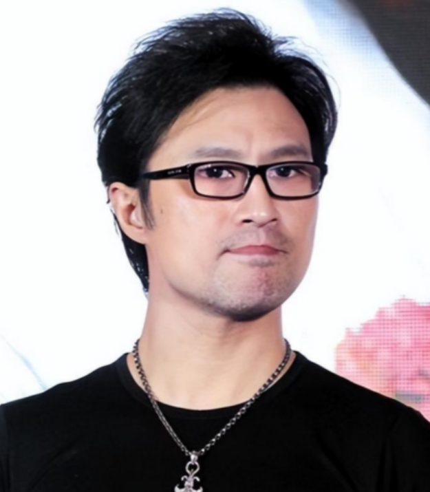 2005年，葛荟婕被汪峰赶出家门，她苦苦哀求汪峰：“我好歹给你生了个孩子，你多少