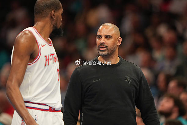 上一场乌度卡确实调整能力不错，最后一节把阿门摁在板凳上并且完成翻盘。结果果然不出