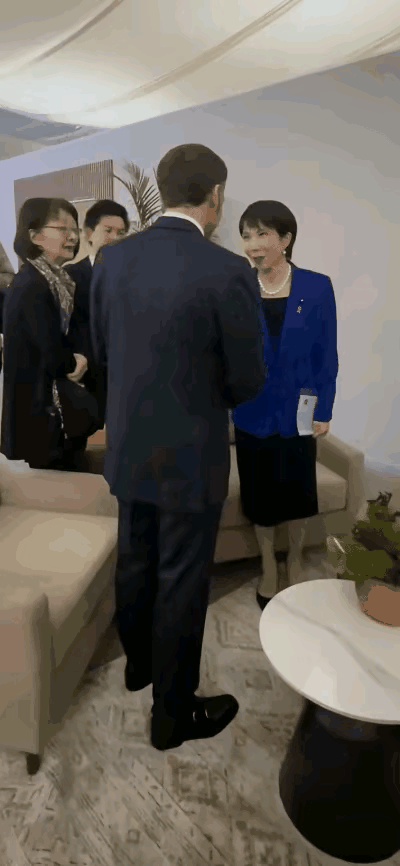 高市这抖肩扭腿太魔性！马克龙的表情藏不住真实感受了谁懂啊！高市在G20上的