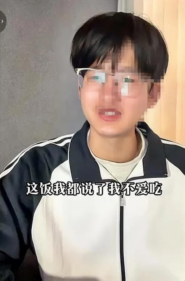 这个高中班长戳中了痛点看完我真的后背冒冷汗。他说学校搞活动中午回不了