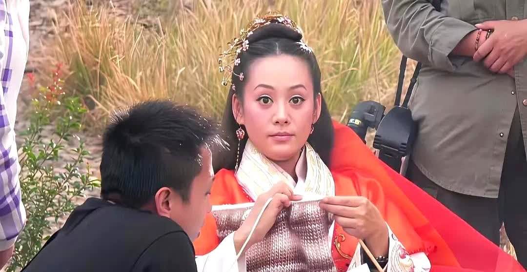 宁静这次脸都不知道往哪搁了，不是因为网友硬把她跟汪峰扯一起，也不是因为外界无端的