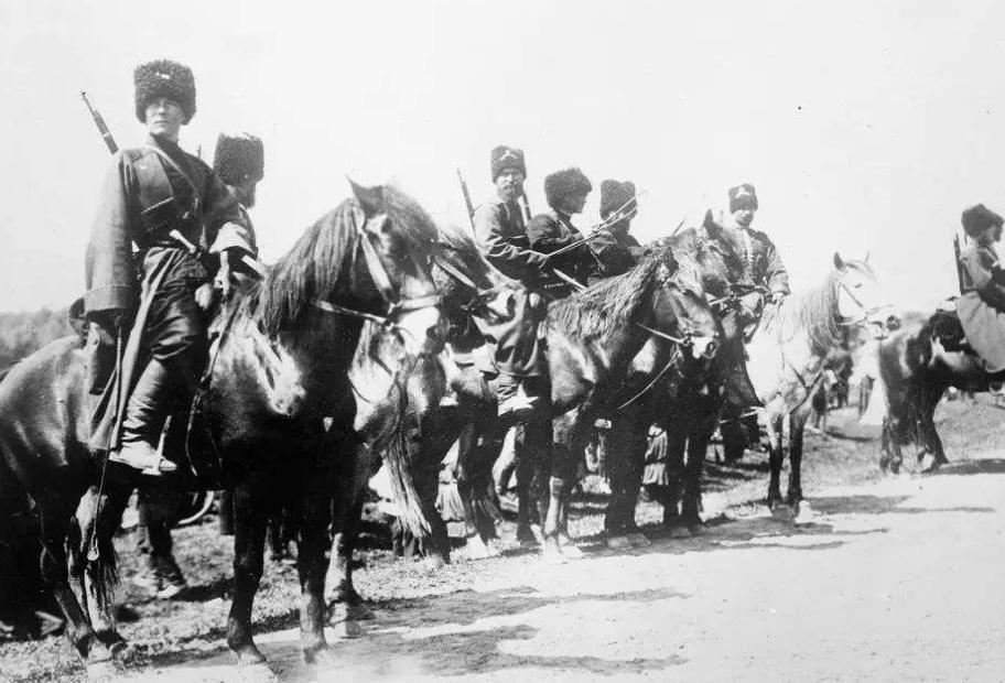 1949年，马英暗中联络青马旧部，纠集5000余人发动叛乱后，军管会为此曾派原8