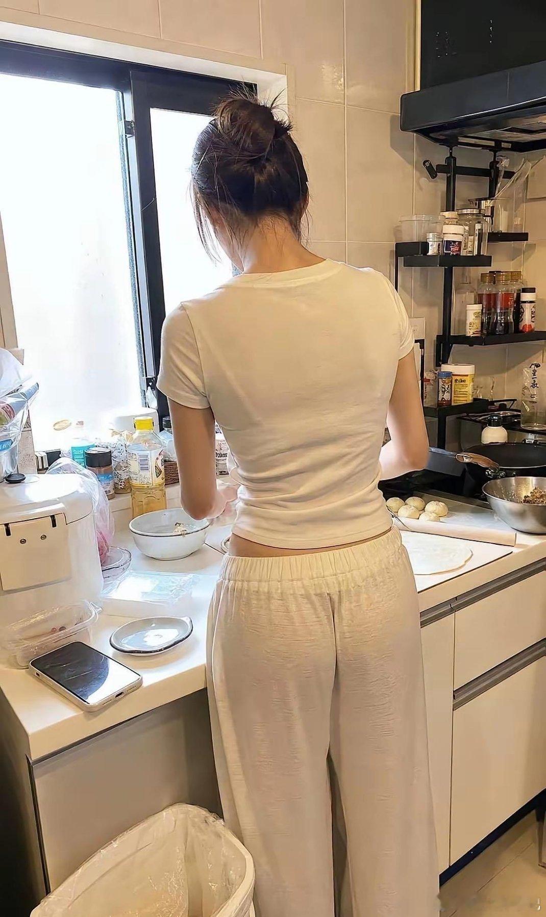 回到家有一个做饭吃的女人是件多么幸福的事啊