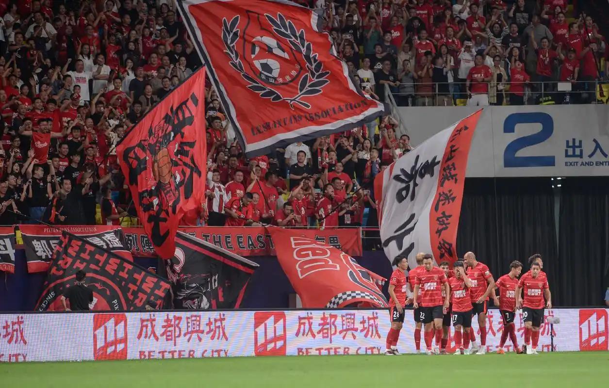 刚看到成都蓉城套票的消息，来给大伙儿总结一哈：老粉今天下午三点半前可以优先续原座