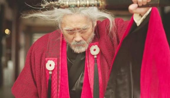 曹丕为什么不听曹操的告诫，非要重用司马懿呢？其实，曹丕不是没记着父亲的叮嘱，他特