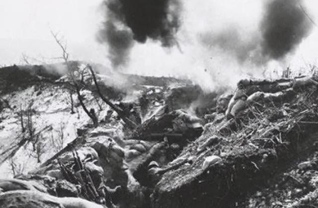 1951年，抗美援朝战役，彭德怀命蔡长元以死抗敌，谁知蔡长元转头就下令解散军队，