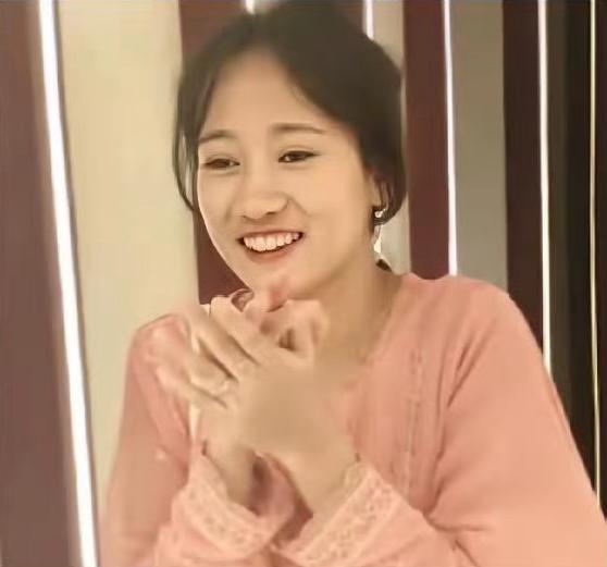 这名22岁印度女孩自杀，只因她的东亚面孔。女孩叫林苏拉，来自印度东北加兰邦，因为