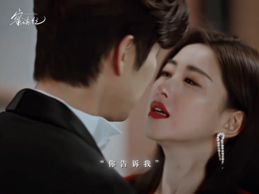 《蜜语纪》这段亲密戏好神，钟汉良的成熟克制，朱珠的风情万种，两人化学反应爆棚，平
