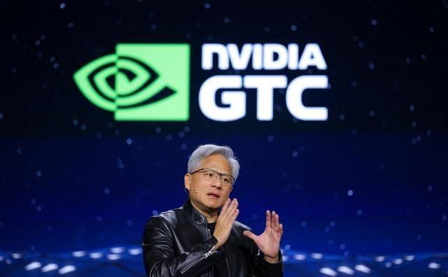 黄仁勋观点惊人：英语专业将“血洗”计算机，文科成AI时代新贵族黄仁勋在All