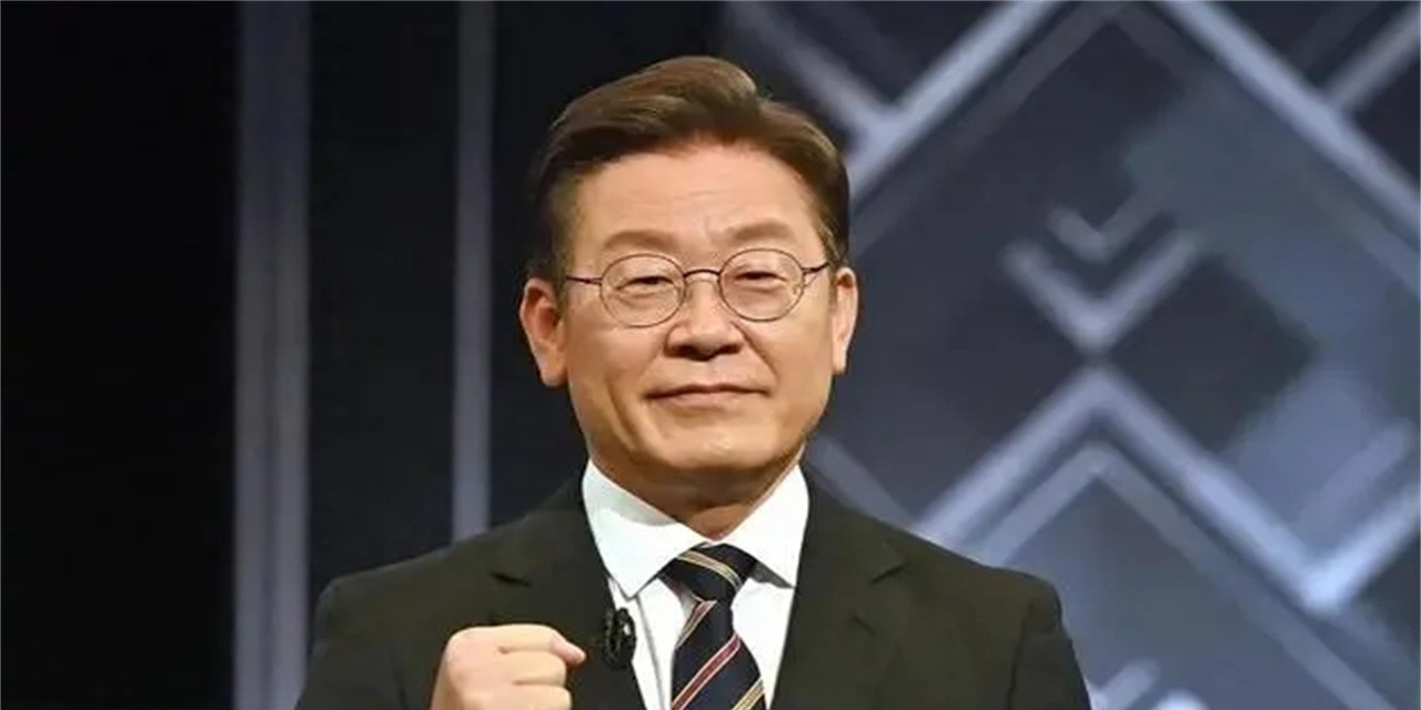 韩国总统想玩转中美日，身体却很诚实---
