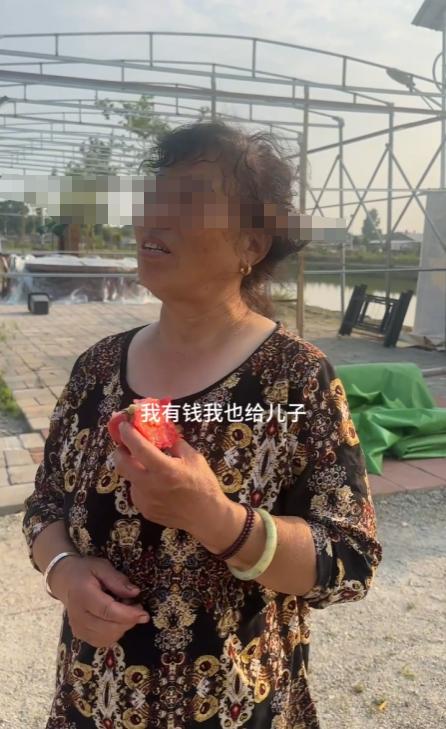 “我有钱我都给儿子，有病我就找闺女！”东北一大姨被问到稀罕儿子还是闺女时说道，实