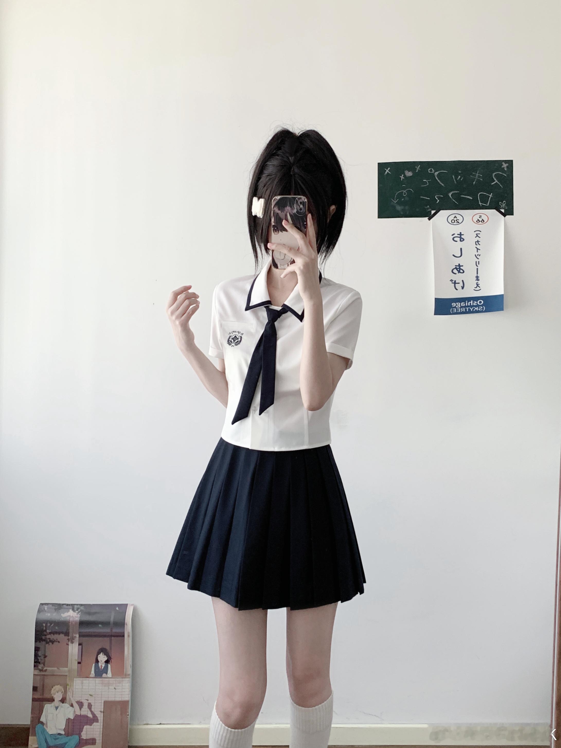 jk⚫️日杂知识分子*简约通勤黑白系穿搭太美了！超级喜欢上衣：仲夏来