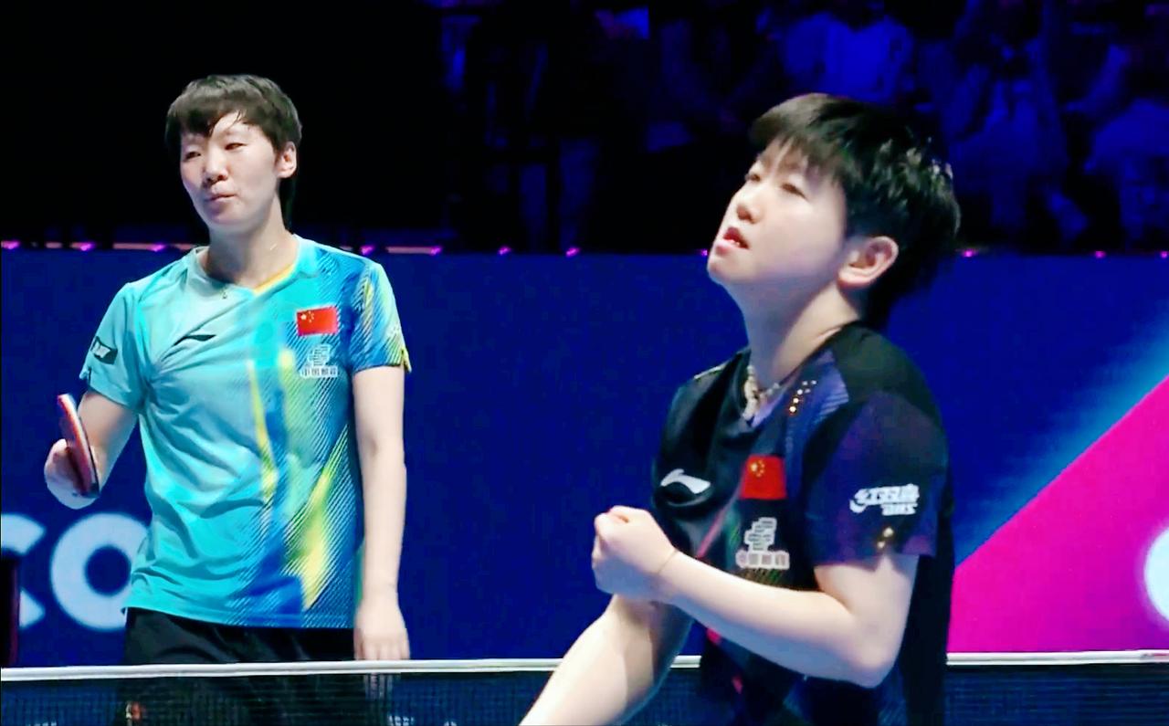 我去！孙颖莎这么早就用了暂停，据我估计王曼昱很可能最后用暂停。第一局王曼