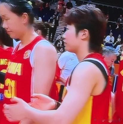 上半场比赛结束，中国队41:40波多黎各。上半场中国队失误太多了。上半场搞