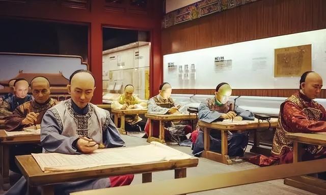 晚清风雨飘摇，科举仍是寒门子弟改命的唯一通途。光绪年间，殿试之上，一句“主忧臣辱