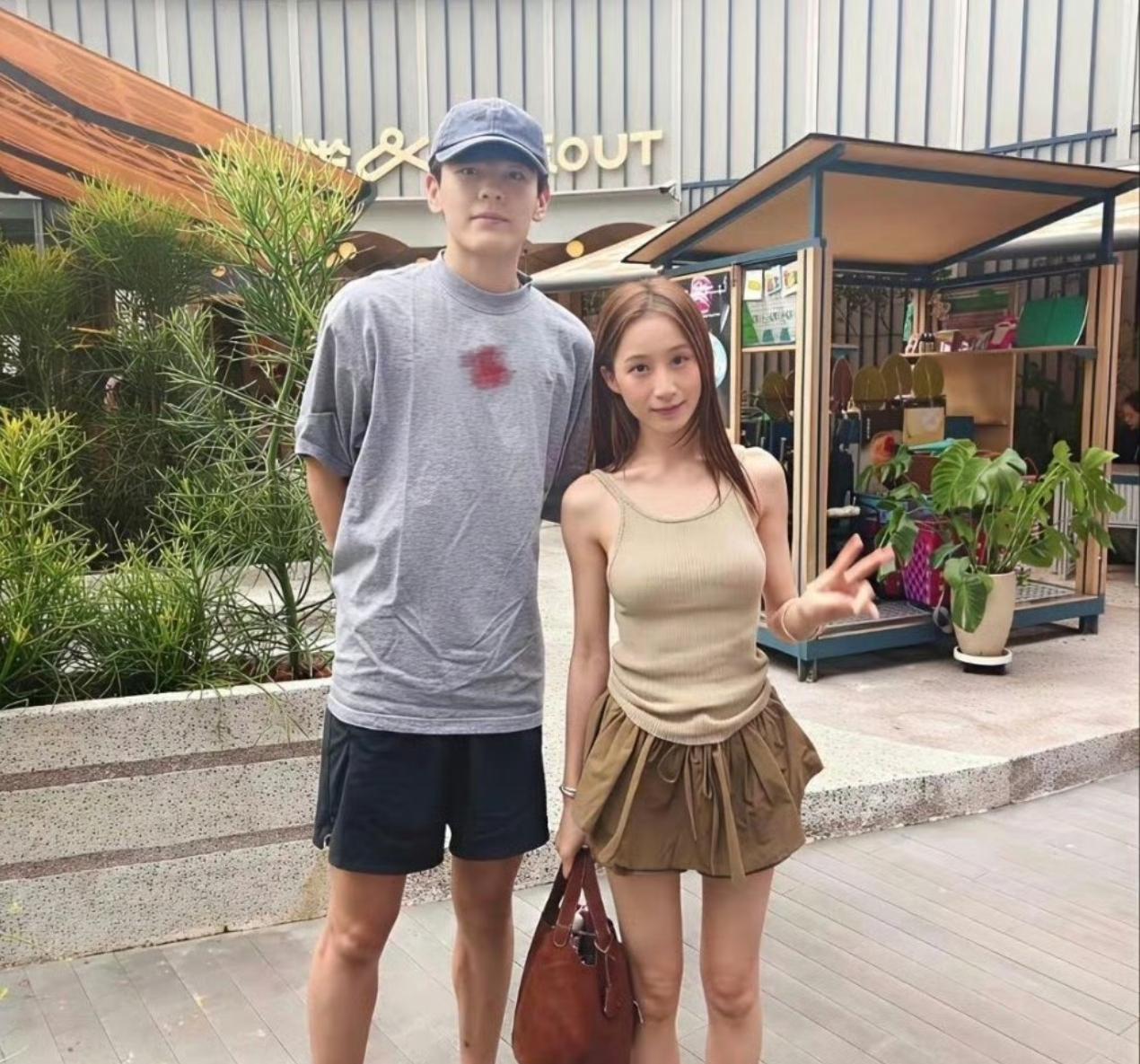 我滴个天呐！差点没认出来，本人比电视里还要瘦，帅到我失语！​​​
