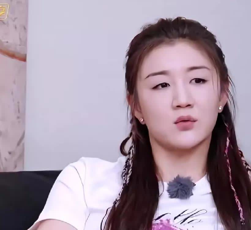 陈梦说队友之间平时都各玩各的，打团体赛的时候会相互交流沟通得比较多。大家都慕