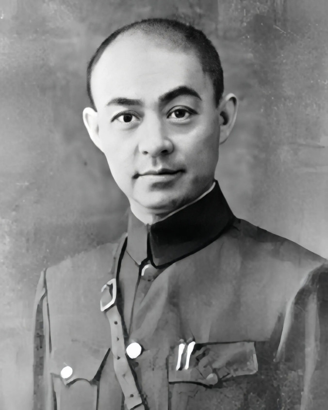 “所有人把裤子脱了”1938年台儿庄战役前，一位大娘拦住军长张自忠，含泪控诉士兵