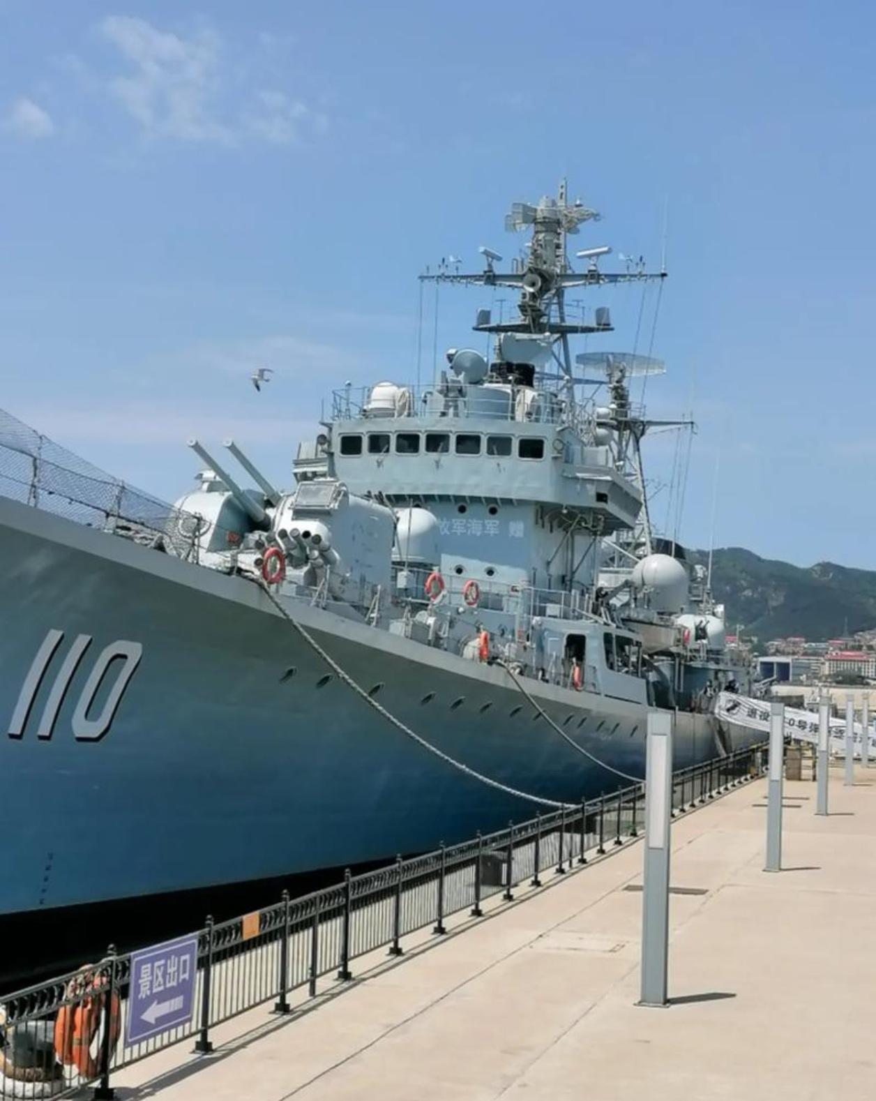 东海舰队牛大了！两艘“万吨大驱”正式入驻，传递三个重要信号今天，中国海军传来
