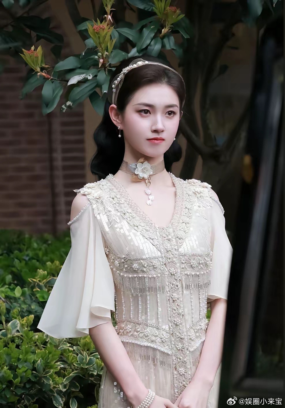 郭宇欣推掉月入两百万的短剧商单，转身去长剧里演女二号，片酬四十万。短剧女王为何甘